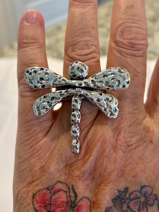 Unbranded Jewelry - Silver Dragonfly Statement Ring